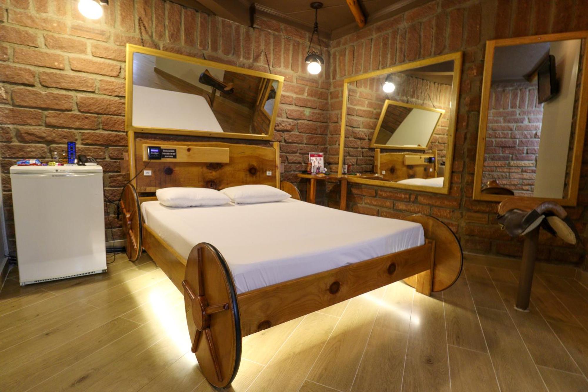 Motel Casa De Pedra Каразинью Экстерьер фото