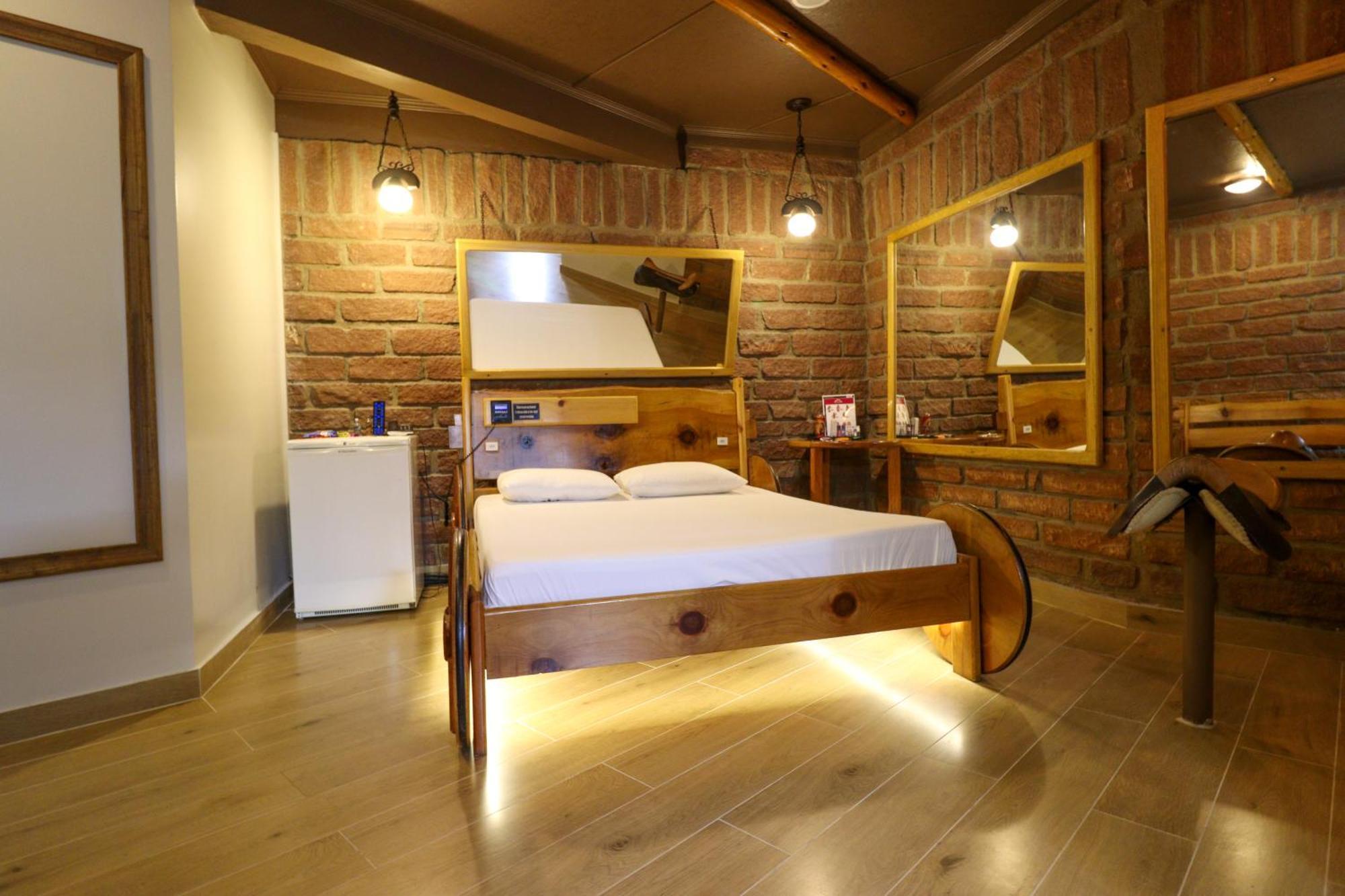 Motel Casa De Pedra Каразинью Экстерьер фото